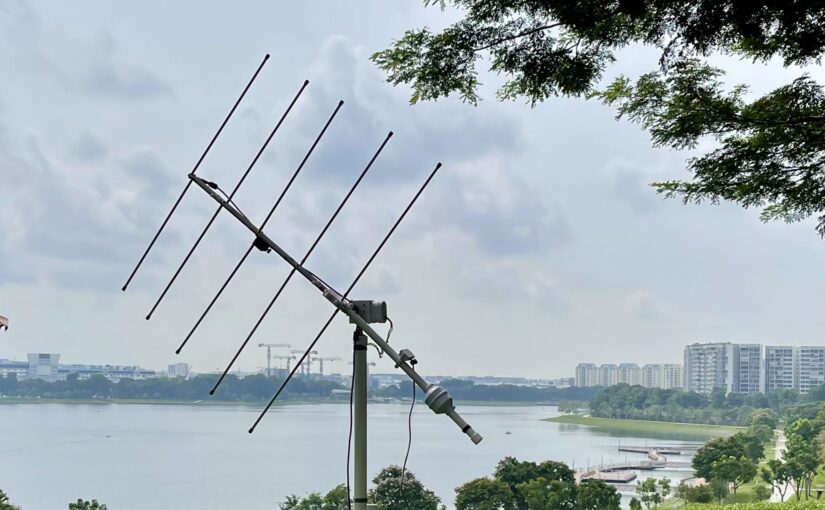 antenna satellite trasponder